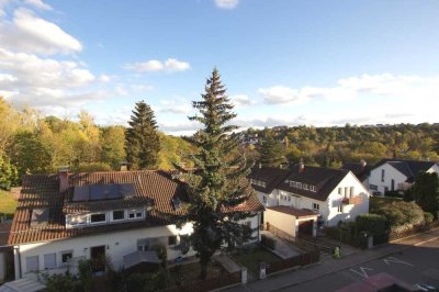 Sofort freie, ruhige 3-Zimmer-Maisonette-Wohnung im 1. OG und DG mit Dachloggia und Garage!