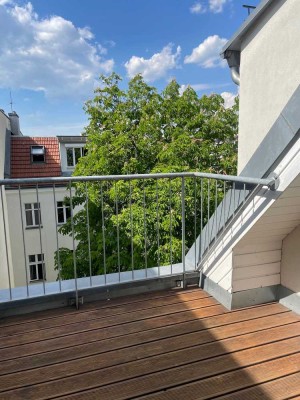 Sonnige DG-Wohnung mit Dachterrasse, Neubauwohnung auf klassischem Altbau