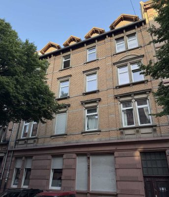 Freistehendes Altbaujuwel mit hohen Decken und praktischer Raumaufteilung für WG Vermietung