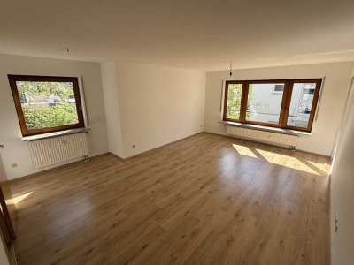 Bezugsfreie, sonnige 4-Zimmer-EG-Wohnung mit Balkon und Garten  in Ludwigsburg Pflugfelden
