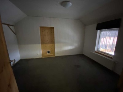 Günstige 6-Zimmer-Wohnung mit EBK in Parsau