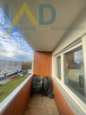 Helle! Großzügig geschnittene 4-Zimmerwohnung in einem ruhigen Wohngebiet mit Tiefgaragenstellplatz