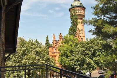 Modern and historical ! Large flat with yard close to city