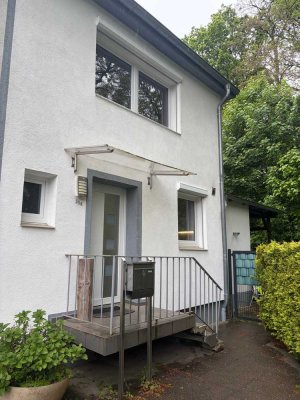 Saniertes 4 Zimmer Reihenendhaus  mit Wintergarten und sehr großem Grundstück!