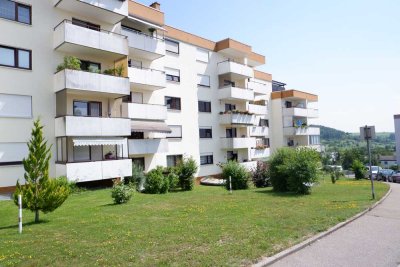 Renovierte 1 Zimmer Wohnung im 1.OG mit Aufzug, einer EBK sowie Balkon in Heimsheim, WM: 595€