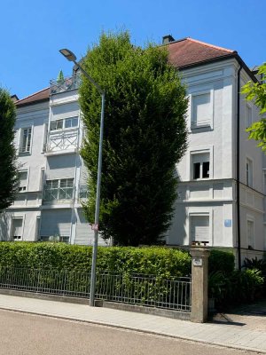 Dachgeschosswohnung mit 3 Balkonen in Bestlage in Regensburg , Dechbettener Str,  2,5 Zimmer