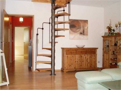 Wohnen wie im Urlaub! Hübsche exklusive 4 1/2-Zi. Maisonette-Wohnung direkt am Waldrand