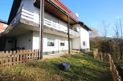 MFH mit drei Wohnungen, Garten, Balkonen und Garage in Eitorf