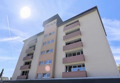 Schöne geräumige 2-Zimmer-Wohnung in toller Lage mit EBK, Balkon und Aufzug Verfügbar ab Januar 2026