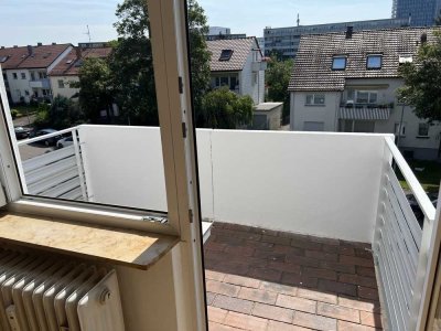 Stuttgart Möhringen, mit Balkon, helle 2,5 Zi. DG, Whg. teilmöbliert, ca. 65m² Wohnfl.