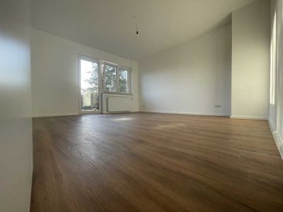 Helle, kernsanierte 2 Zimmer Wohnung mit Balkon & Rheinnähe in Krefeld Uerdingen