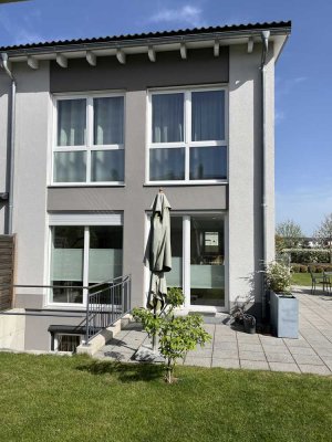 Neuwertiges Reihenendhaus mit gehobener Innenausstattung und EBK in Haimhausen