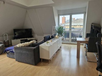 Gepflegte 2-Zimmer Maisonette-Wohnung im 4. OG mit Balkon in Nürnberg-Himpfelshof
