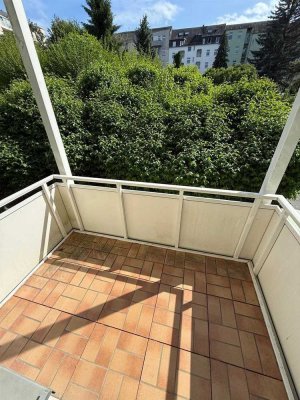 Gemütliche 2-Zimmer mit Balkon, Laminat und Dusche in ruhiger Lage