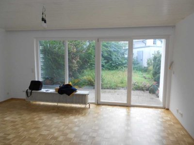 Charmantes Reihenmittelhaus mit Garten und Garage in Mannheim-Rheinau