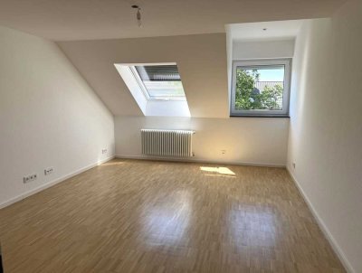 ** TOP sanierte 2,5-Zimmer-Maisonette-Wohnung mit Parkett, Loggia, Gäste-WC - Nähe Berger Straße **
