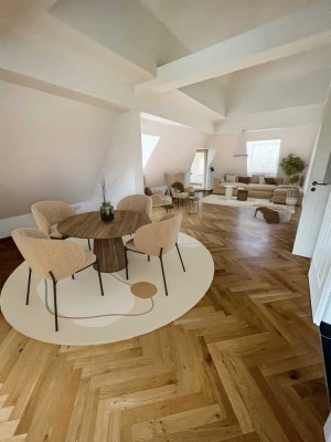 Prinzenhöhe - exklusive DG-Wohnung im Schloss inmitten einer eigenen Parkanlage