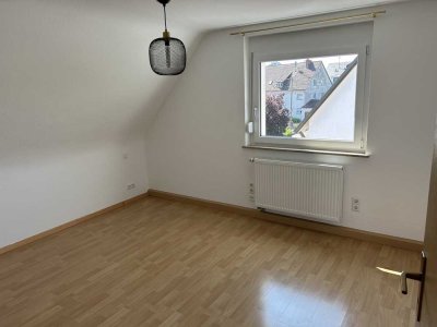 Kleine helle  3-Zimmer-DG-Wohnung in Stuttgart Möhringen