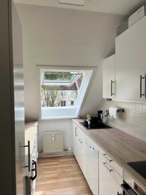 2-Zimmer Dachgeschoss-Whg. in WOB-Fallersleben, Stellplatz, Küche, Balkon