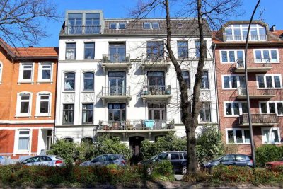 MIT GROSSEM GARTEN IN HH-EPPENDORF: 4-ZIMMER-ALTBAUWOHNUNG NACH SANIERUNG ZUM ERSTBEZUG!