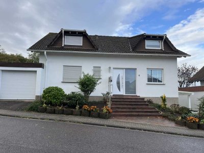 Schöne Dachgeschosswohnung mit Einbauküche und Garage(Whg.3)