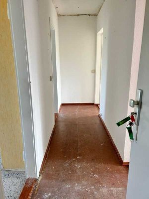 ** 4 Monate Kaltmietfrei und Herrichten nach eigenen Wünschen!** unsanierte 2 - Raumwohnung **