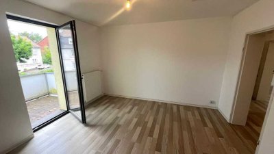 * 2 ZKB mit großem BALKON * 1. OG * große Küche, Tageslichtbad und Abstellraum