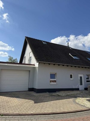 PROVISIONFREIE!!! Doppelhaushälfte mit Pool und Sauna.
