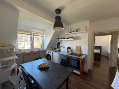 Vermietete 3 Zimmer Dachgeschosswohnung im Essener Südviertel