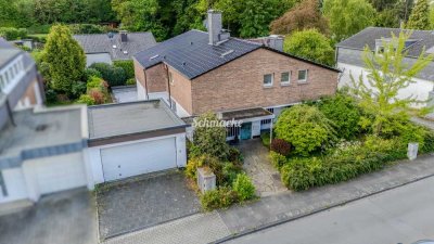 Großzügiges Haus mit Doppelgarage, Pool und Einliegerwohnung