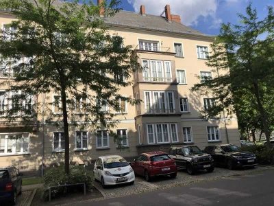 Großzügige 3,5-Zimmer mit Balkon, Wannenbad und Laminat in guter Lage!
