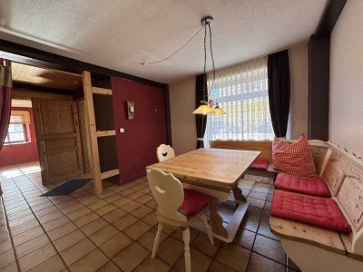 Wohnen, wo Geschichte lebt – Stilvolle Erdgeschosswohnung mit Wellness-Komfort in der Altstadt