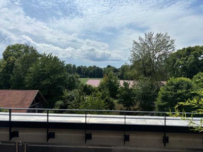 Stilvolle 4-Zimmer-Penthousewohnung mit geh. Innenausstattung mit Terrasse in München Bogenhausen