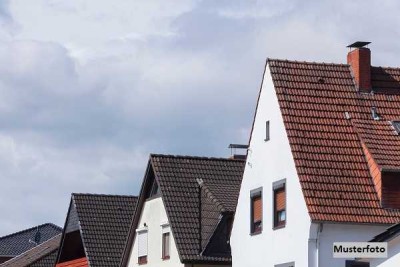 Einfamilienhaus mit Anbauten