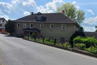 Wohnhaus mit Schmiede und zweitem Grundstück in Tegau
