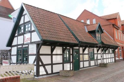 Nienburg-Innenstadt: gewerblich genutztes und saniertes Fachwerkhaus mit Charme in guter Sichtlage