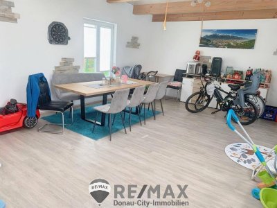 "Modernes Haus mit Pool und nachhaltiger Energie"