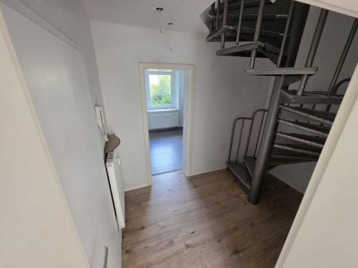 *NEU*- frisch sanierte 2- Raum Maisonette- Wohnung in bester Lage zu vermieten