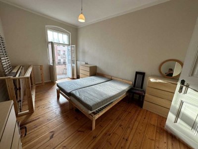 Moabit: 3 Zimmer plus Balkon, Altbauwohnung mit Dielen und Stuck 200 m von Ringbahn Beusselstraße