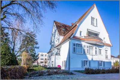 Großzügige Wohnung im 1 OG in denkmalgeschützter Villa