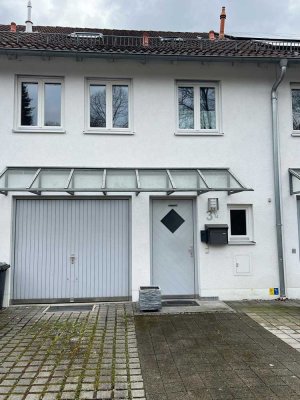 Schönes Reihenmittelhaus in zentraler Lage in Göggingen ab sofort zu verkaufen.