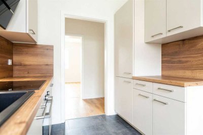 Frisch renoviert! modernes Bad - großzügige Einbauküche