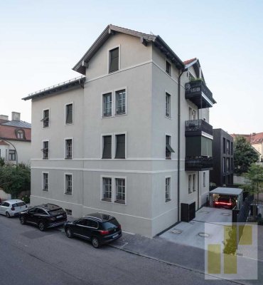 Exklusive Dachgeschosswohnung in stilvoll saniertem Jahrhundertgebäude in bester Lage