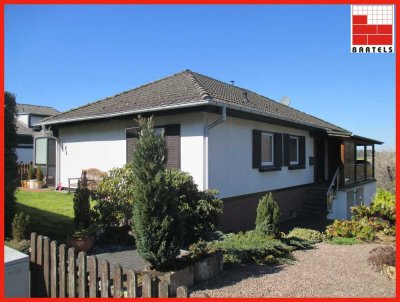 Bungalow mit Einliegerwohnung - Wintergarten - Dachterrasse - Garage