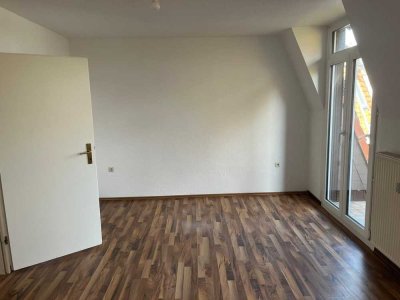 Wohnen in der Weststadt: Helle 2-Zimmer-Wohnung mit Balkon