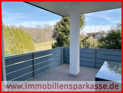 Sonnig und hell Wohnen – überdachter Balkon mit Ausblick ins Grüne!