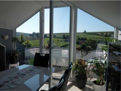 Sehr schöne 3-Zimmer-Dachgeschosswohnung mit Balkon und traumhafter Aussicht in Weltenburg-Kelheim