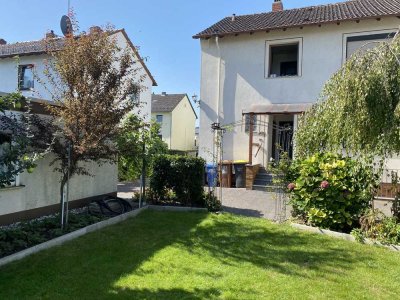 Stilvolle, vollständig renovierte 2-Zimmer-Wohnung mit Terasse  in Raunheim