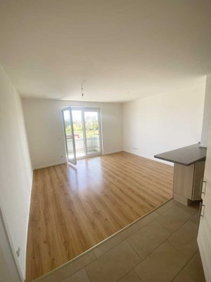 HELLE 2-ZI: WOHNUNG MIT DUSCHBAD, STELLPLATZ, KELLER 1. OG MITTE RECHTS
