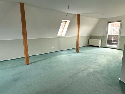 Kleines Juwel in Merseburg - Einraum Dachgeschosswohnung mit Balkon + Garten